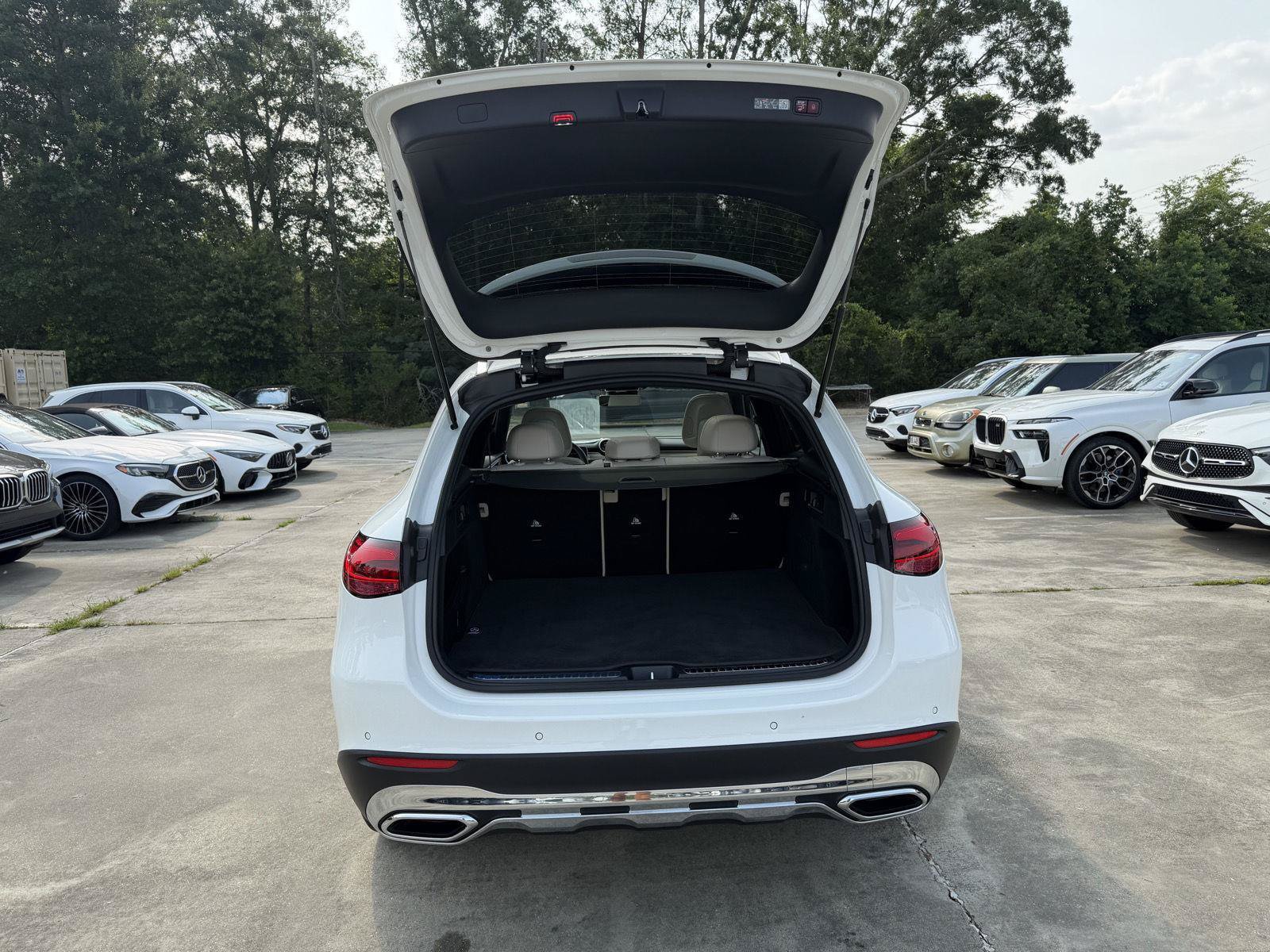 Used 2025 Mercedes-Benz GLC 300 4MATIC image 24