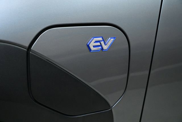 Used 2023 Subaru Solterra Limited image 17