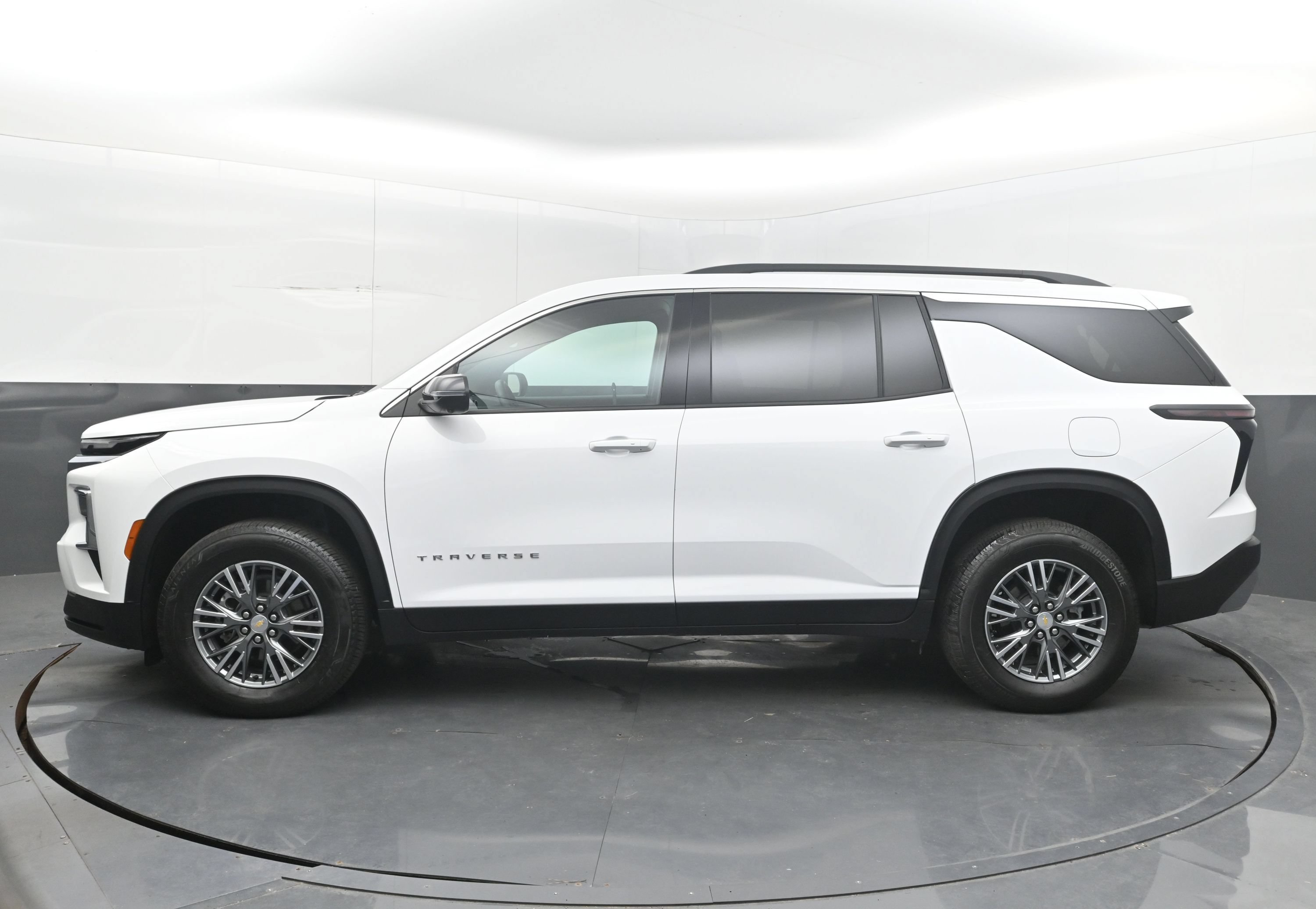Certified 2026 Chevrolet Traverse LT w/ Driver Confidence Package FWD image 7