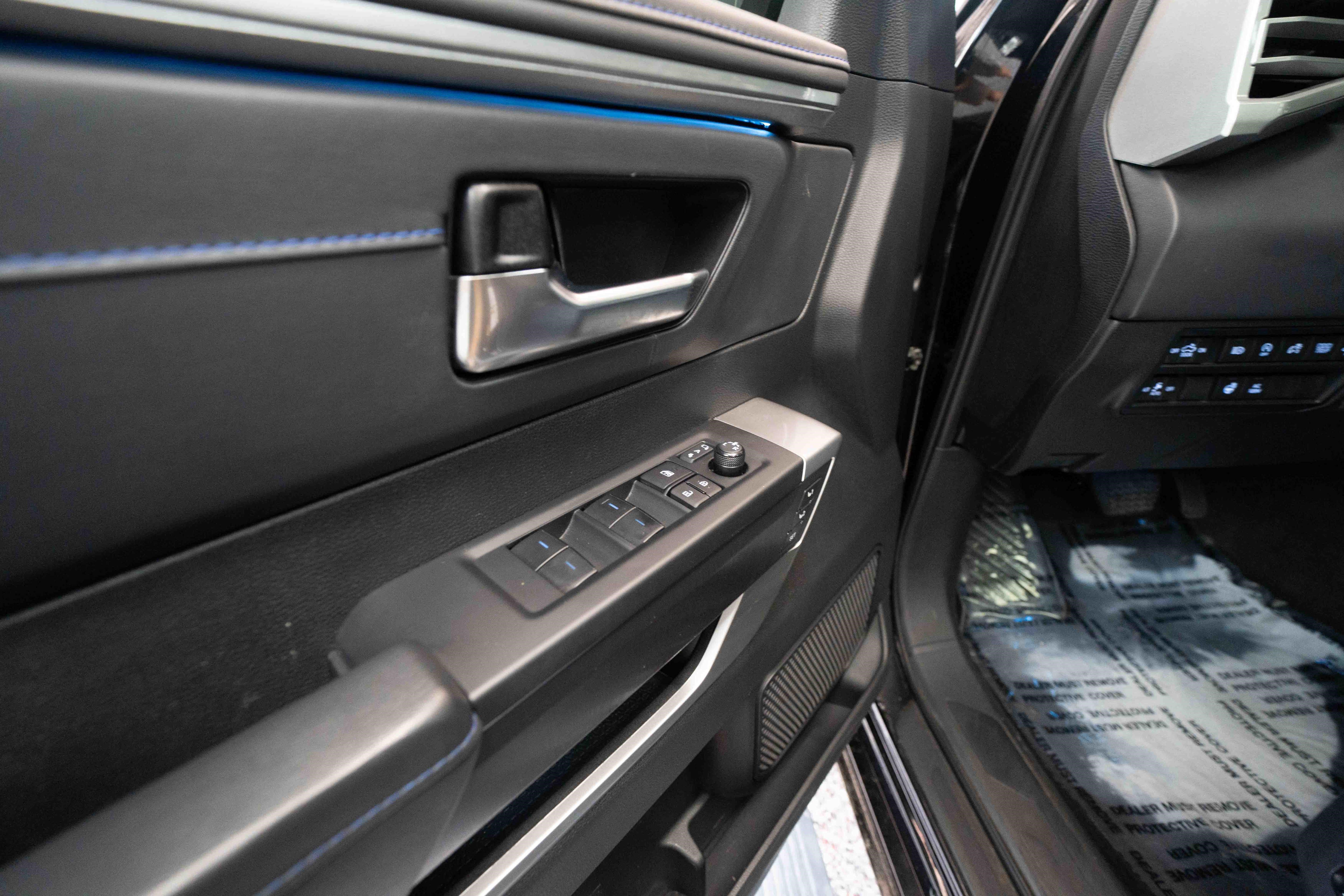 Used 2022 Toyota Tundra Platinum w/ Advanced Package AWD/4WD image 7