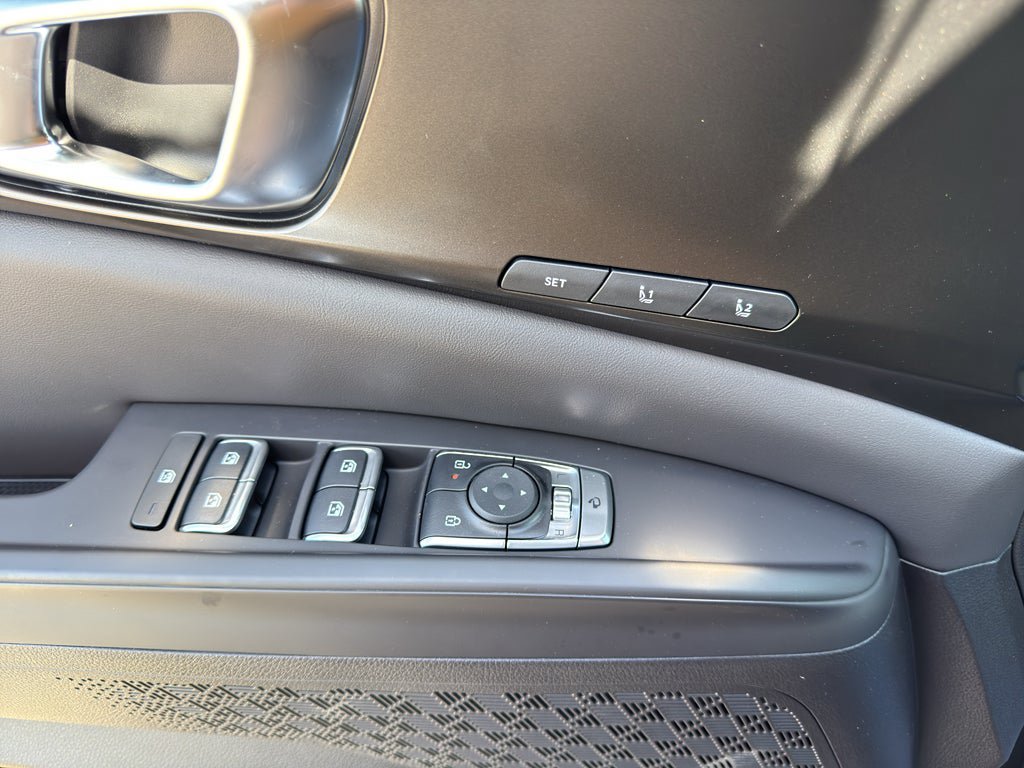 New 2026 Kia Carnival SX w/ SX Dark Edition Package FWD image 10