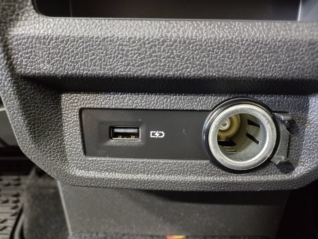 Used 2018 Volkswagen Tiguan SEL AWD/4WD image 36