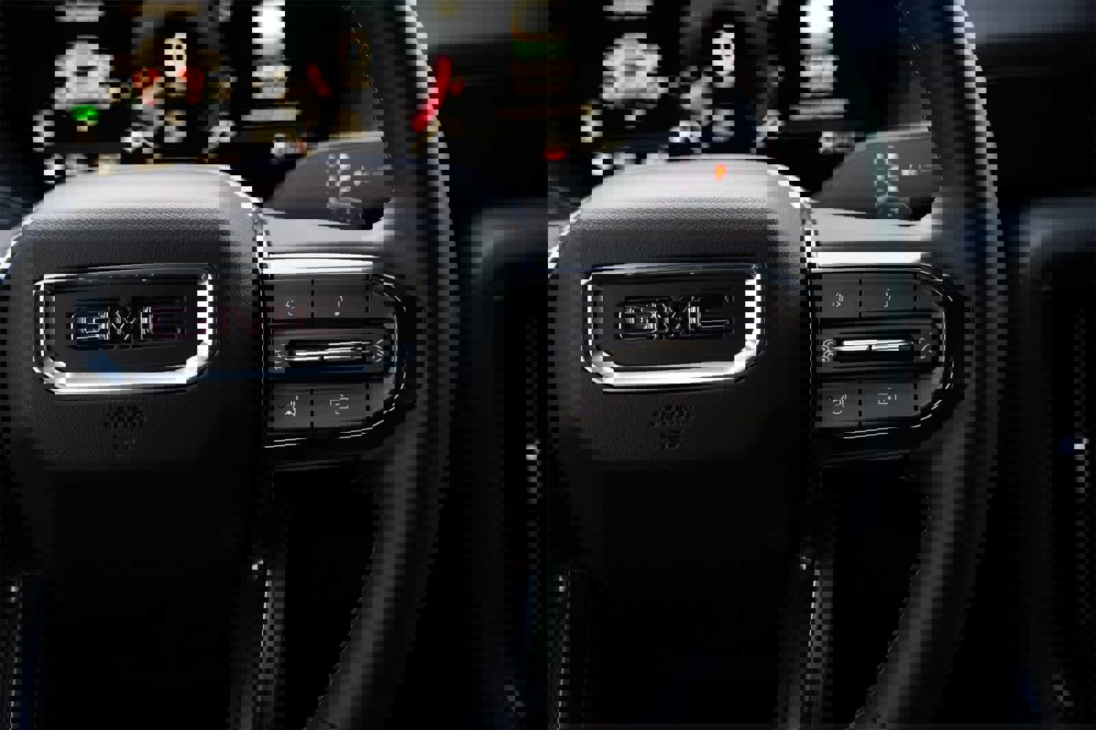 Used 2025 GMC Yukon AT4 w/ AT4 Premium Package image 11