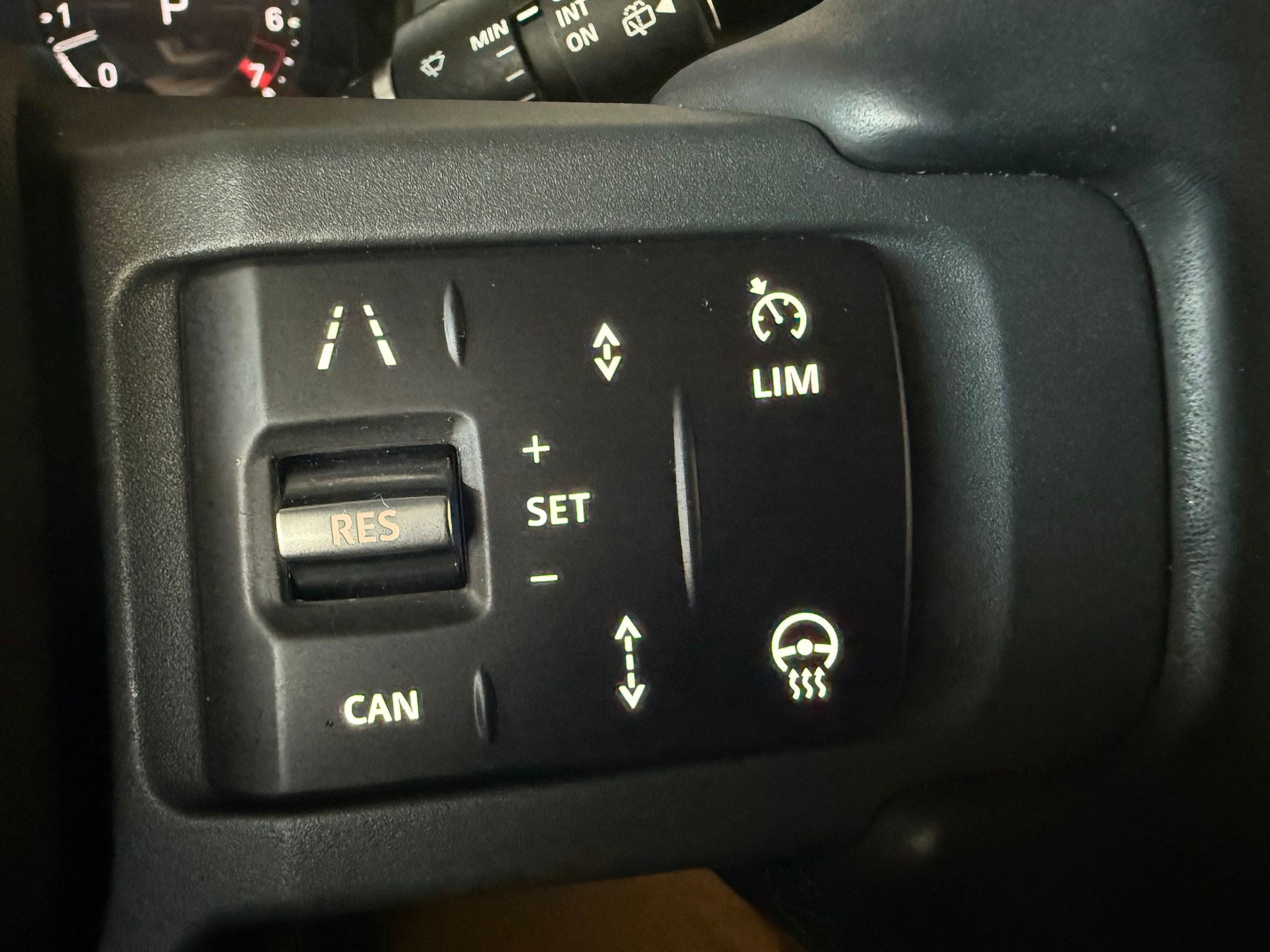 Used 2026 Land Rover Defender 110 X-Dynamic SE AWD/4WD image 16