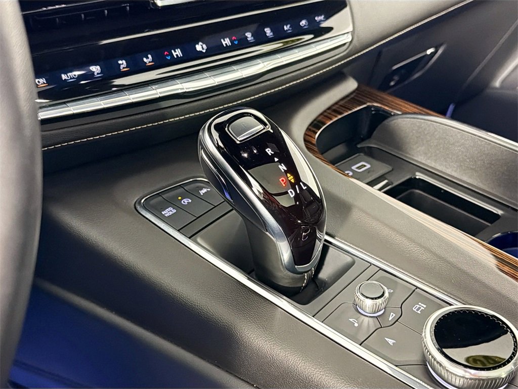 Used 2024 Cadillac Escalade Premium Luxury image 17