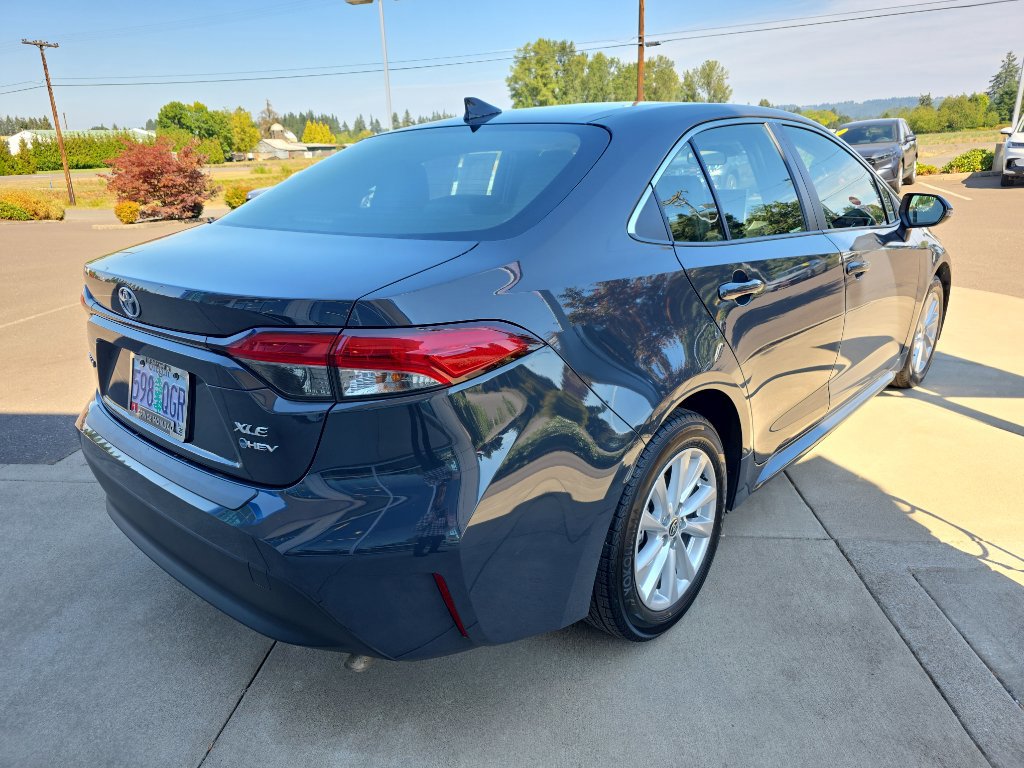 Used 2025 Toyota Corolla XLE image 6