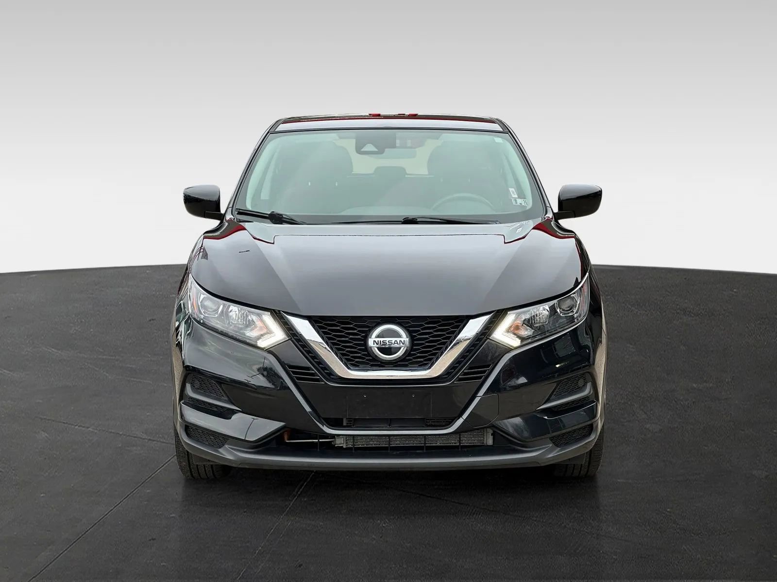 Used 2020 Nissan Rogue Sport S image 2