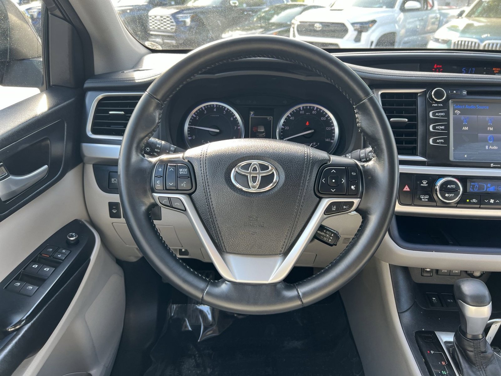 Used 2018 Toyota Highlander XLE AWD/4WD image 16