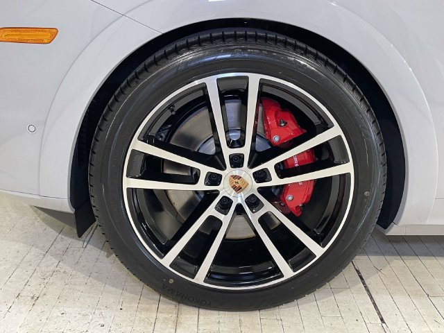 New 2026 Porsche Cayenne GTS AWD/4WD image 13