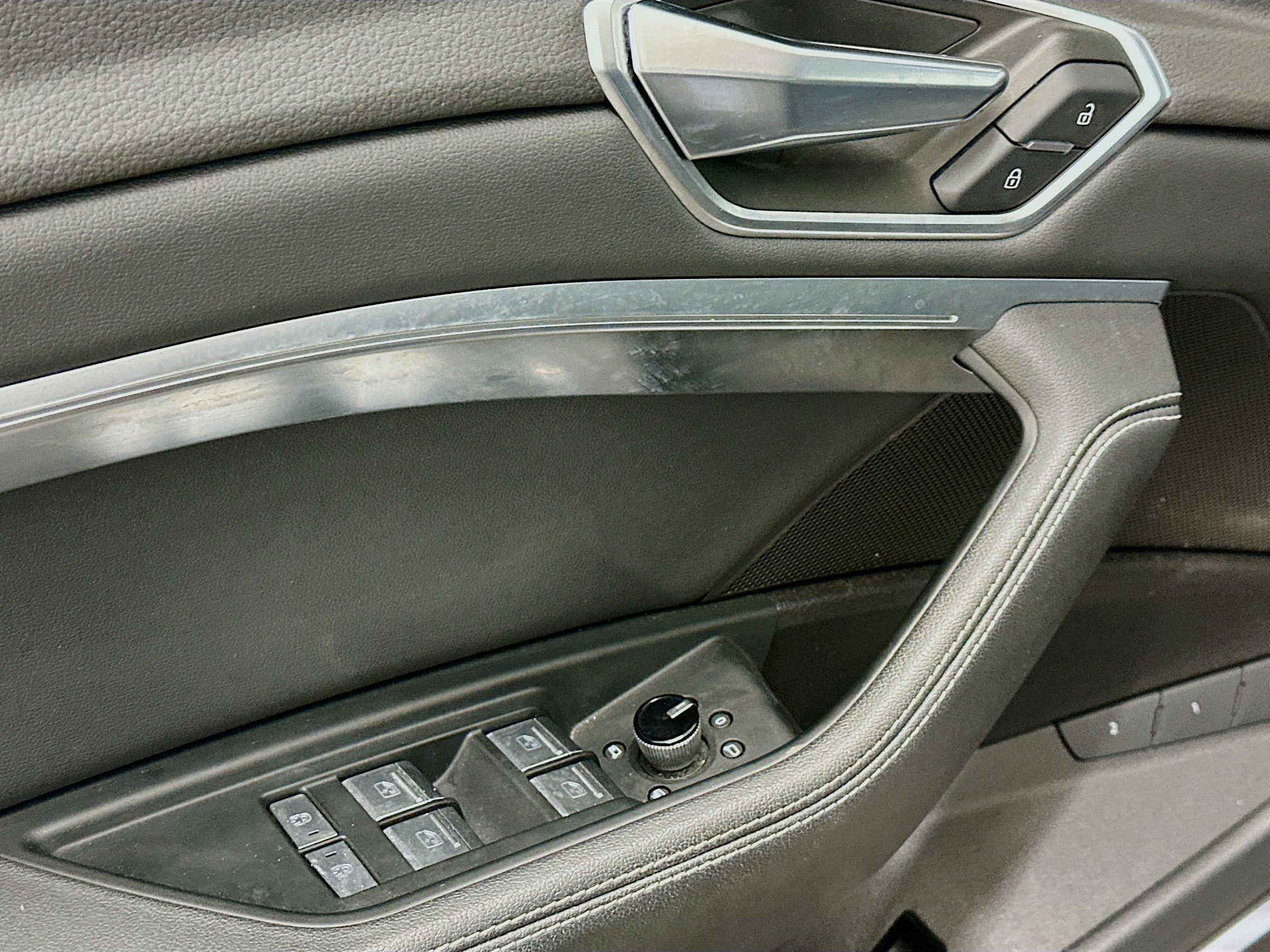 Used 2023 Audi e-tron Premium Plus w/ Premium Plus Package image 15