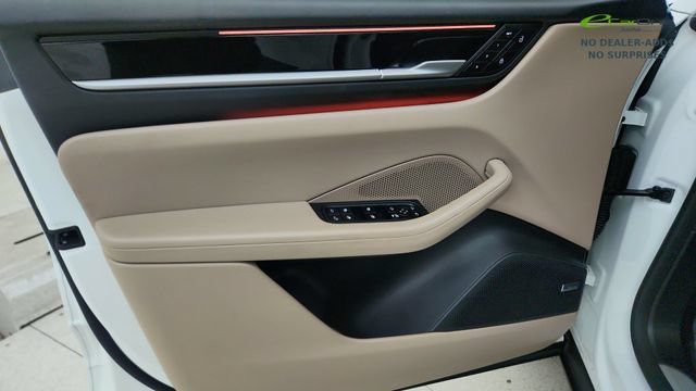 Used 2025 Porsche Macan Electric RWD image 35