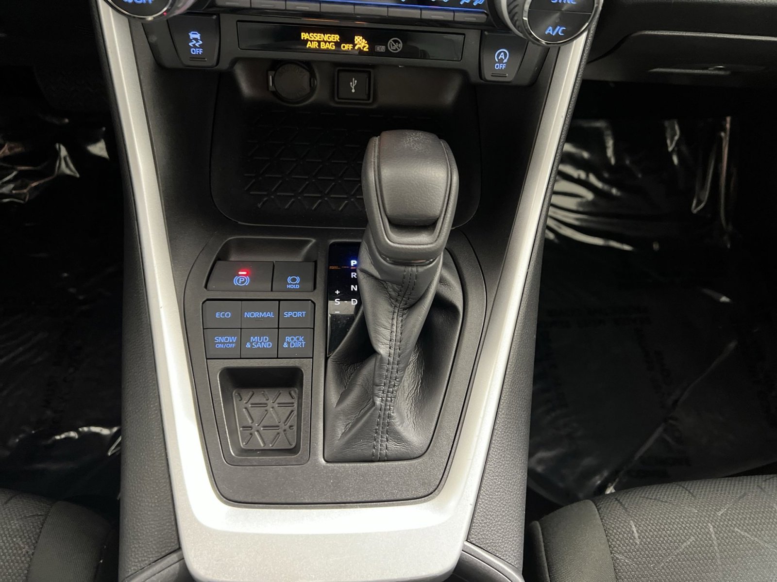 Used 2022 Toyota RAV4 XLE image 21