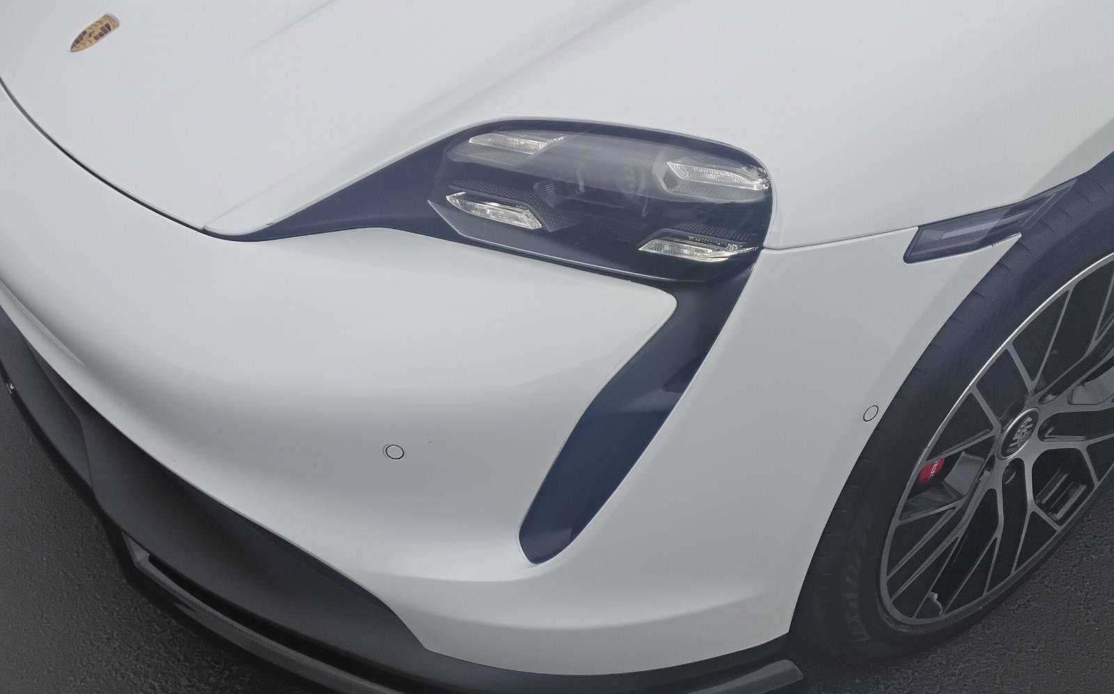 Used 2020 Porsche Taycan 4S image 8