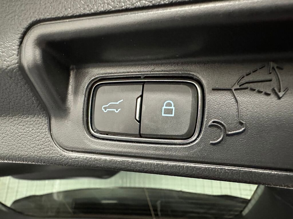 Used 2022 Ford Explorer XLT w/ Equipment Group 202A AWD/4WD image 22