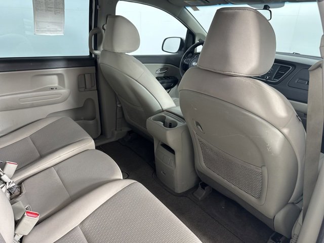 Used 2016 Kia Sedona LX image 27