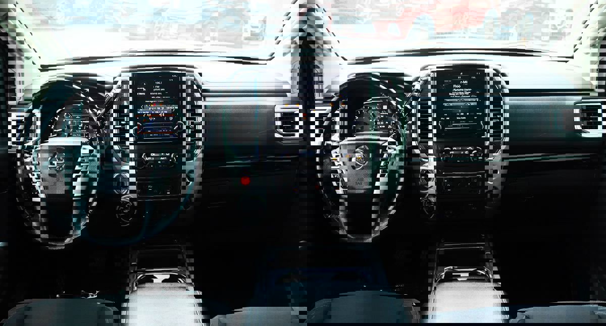 Used 2020 Nissan Titan SV w/ SV Convenience Package image 35