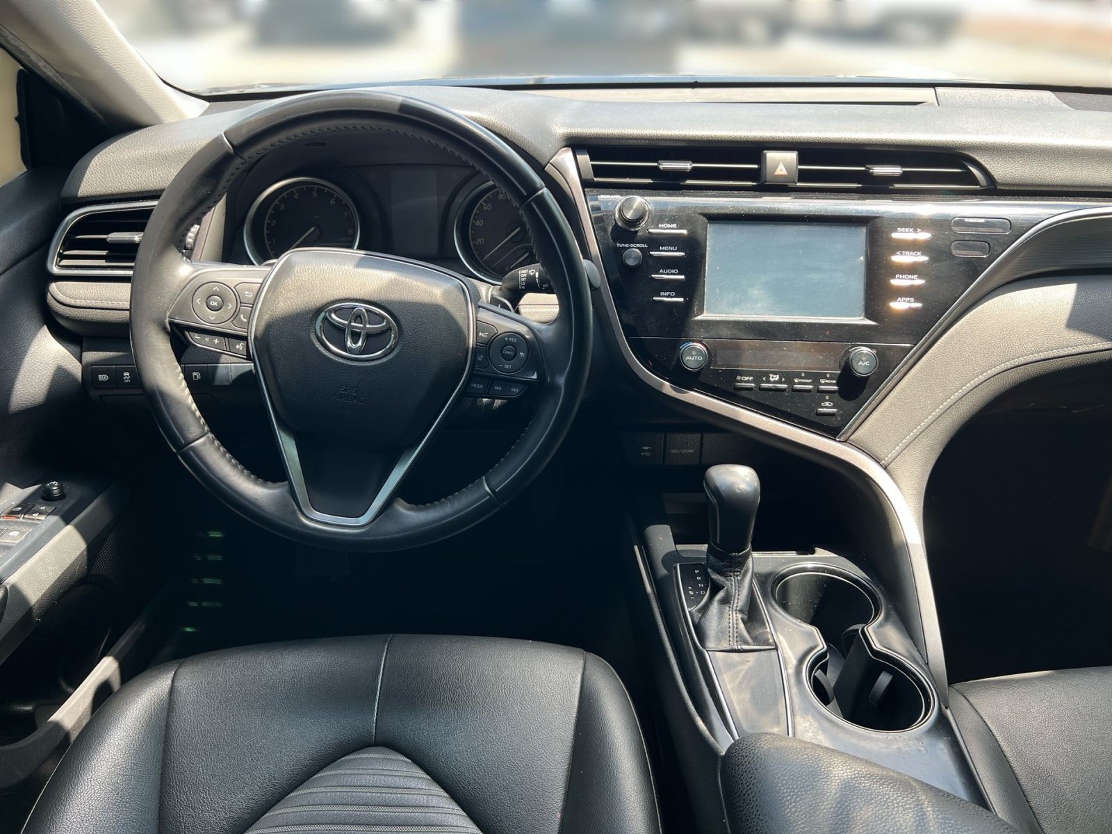 Used 2018 Toyota Camry SE FWD image 18