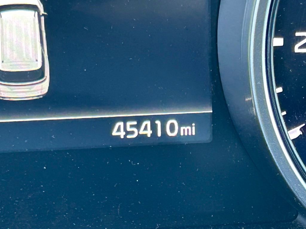 Used 2024 Kia Carnival LX image 21