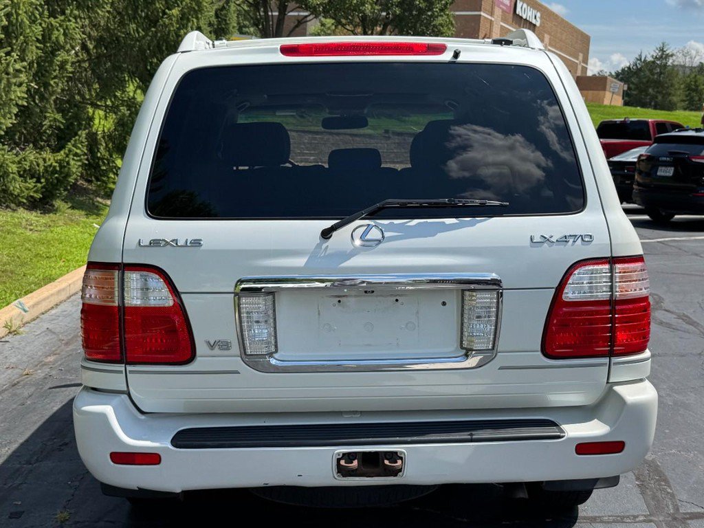 Used 2005 Lexus LX 470 4WD w/ Preferred Accessory Pkg image 9