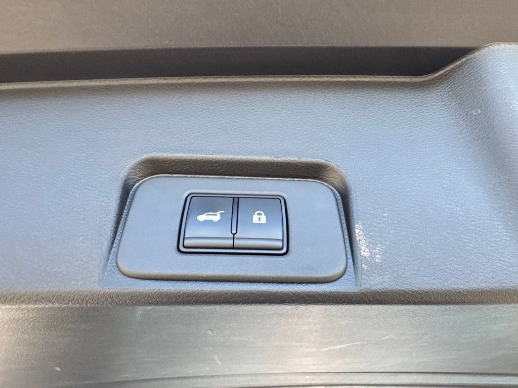 Used 2025 Nissan Rogue SV FWD image 36