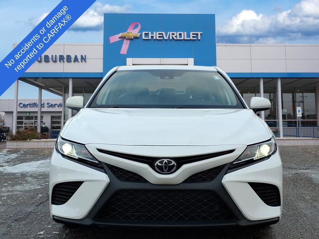 Used 2019 Toyota Camry SE image 2