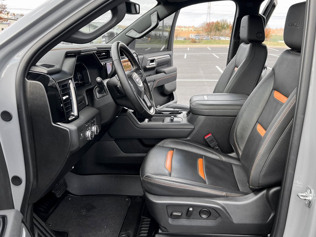 Used 2025 GMC Sierra 2500 AT4 image 3