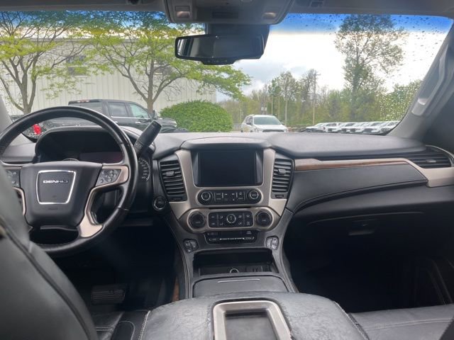 Used 2015 GMC Yukon Denali w/ Touring Package AWD/4WD image 3