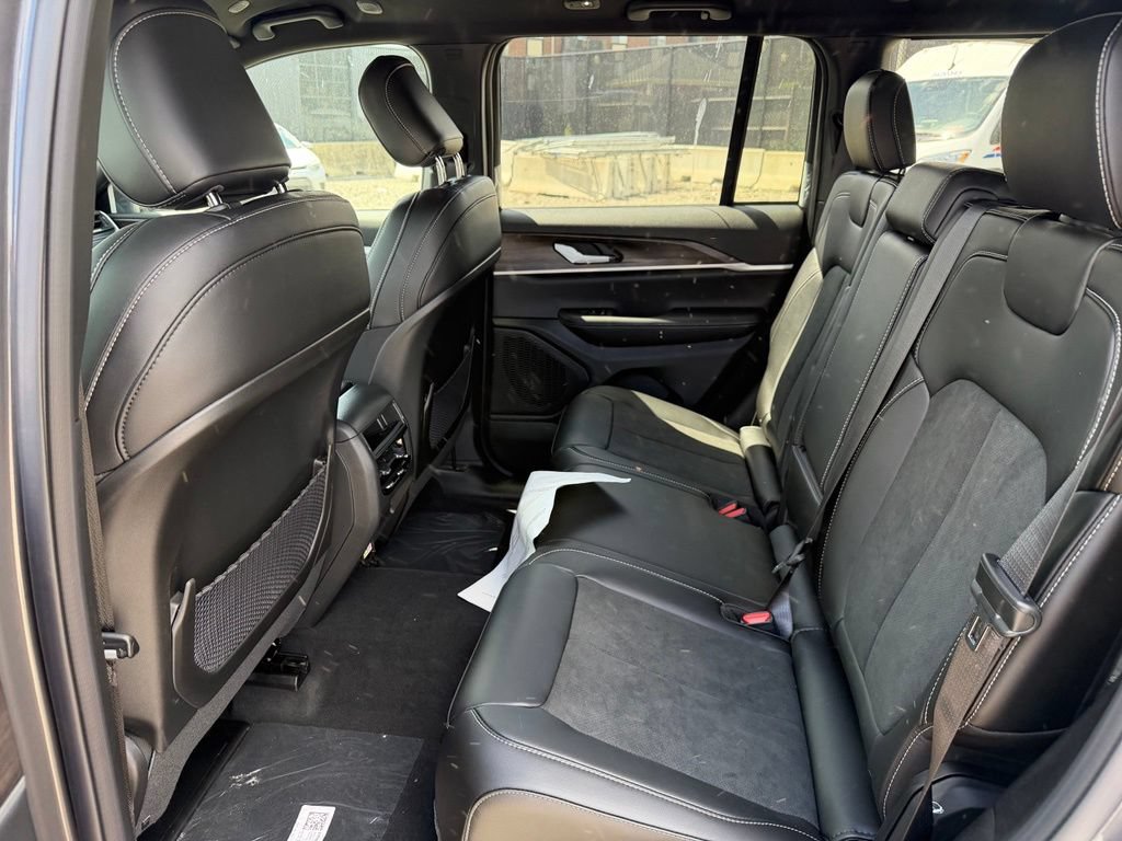 New 2026 Jeep Grand Cherokee Altitude AWD/4WD image 19