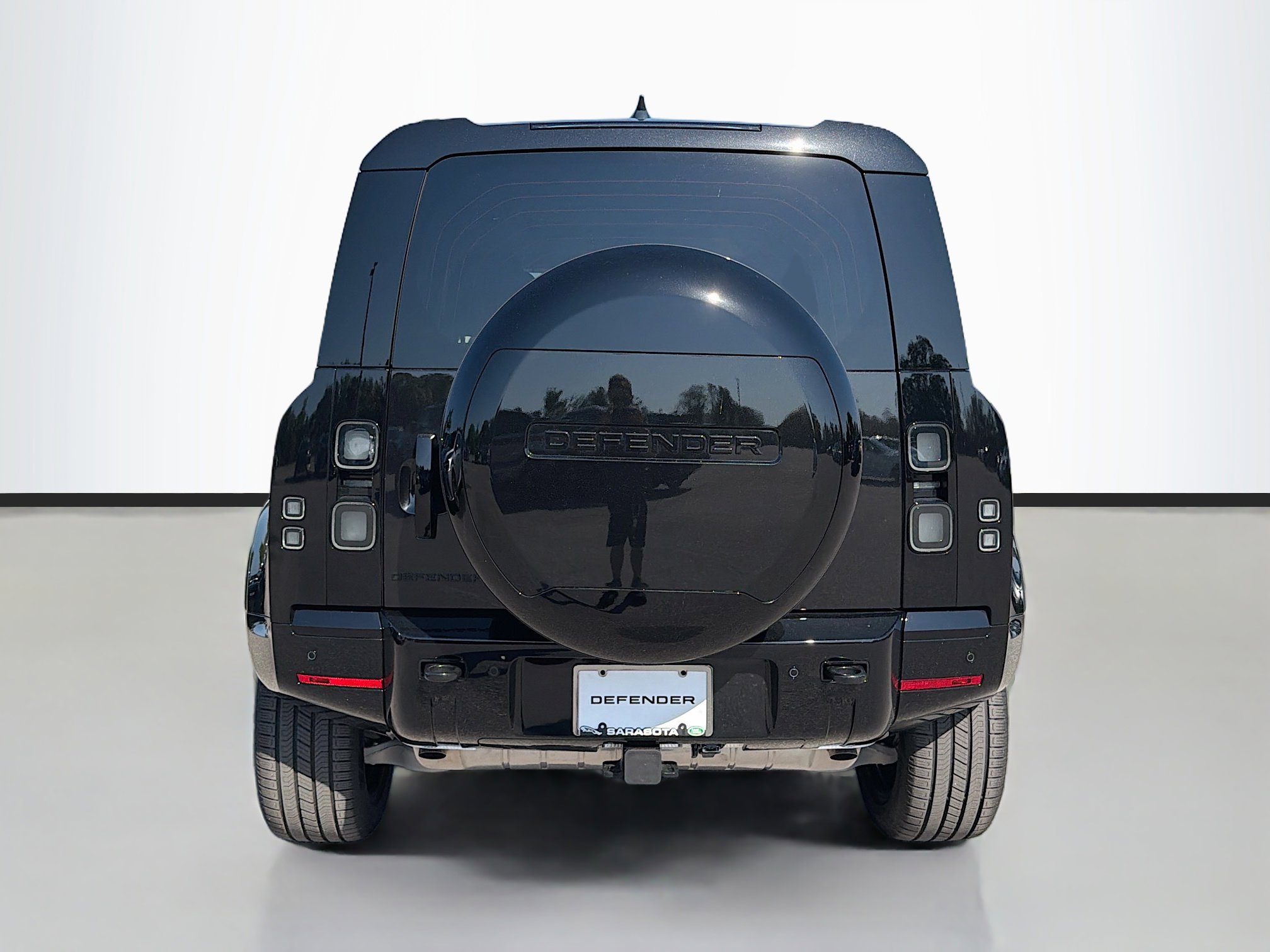 New 2026 Land Rover Defender 110 X-Dynamic SE image 4