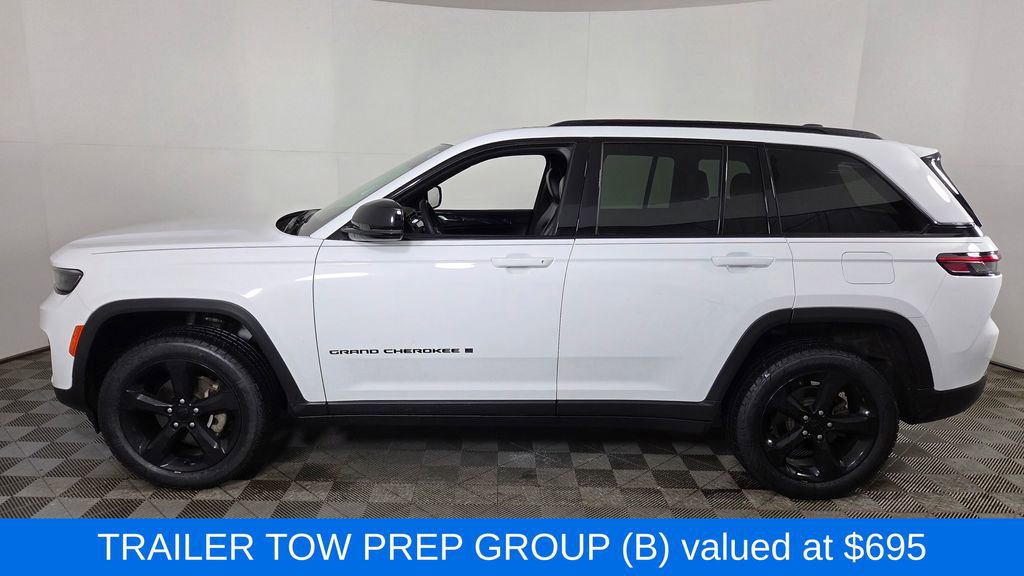 Used 2023 Jeep Grand Cherokee Altitude image 5