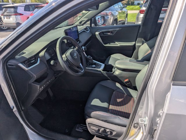 Used 2025 Toyota RAV4 XSE w/ Weather Package AWD/4WD image 12