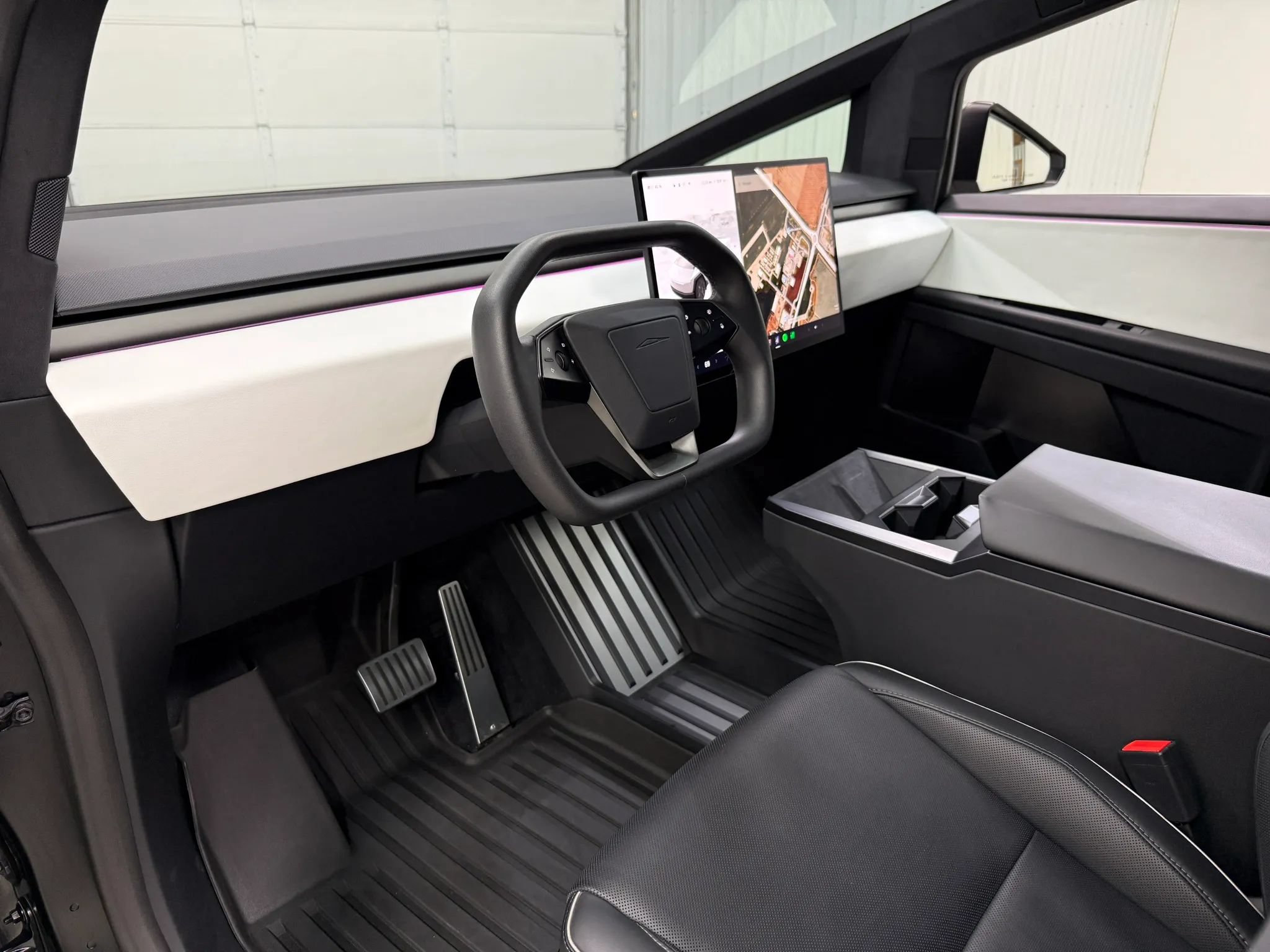 Used 2024 Tesla Cybertruck AWD Crew Cab image 13