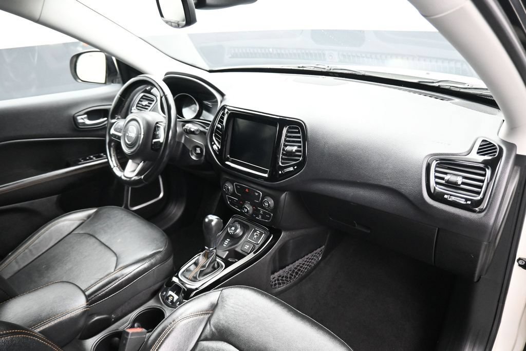 Used 2020 Jeep Compass Limited w/ Premium Lighting Group AWD/4WD image 40