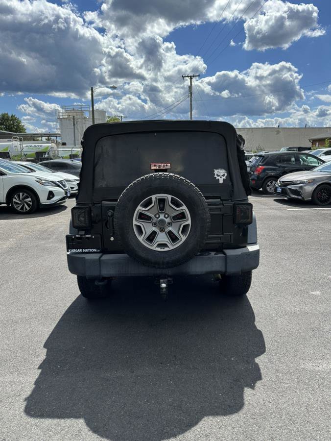 Used 2015 Jeep Wrangler Unlimited Rubicon w/ Connectivity Group AWD/4WD image 5