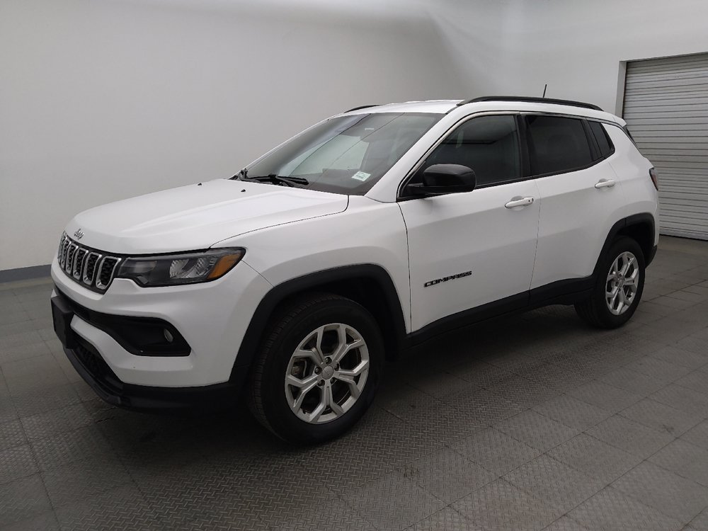 Used 2024 Jeep Compass Latitude AWD/4WD image 2