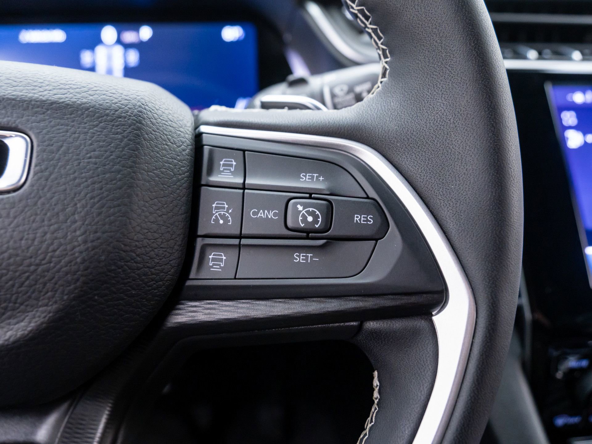 Used 2024 Jeep Grand Cherokee Altitude image 32