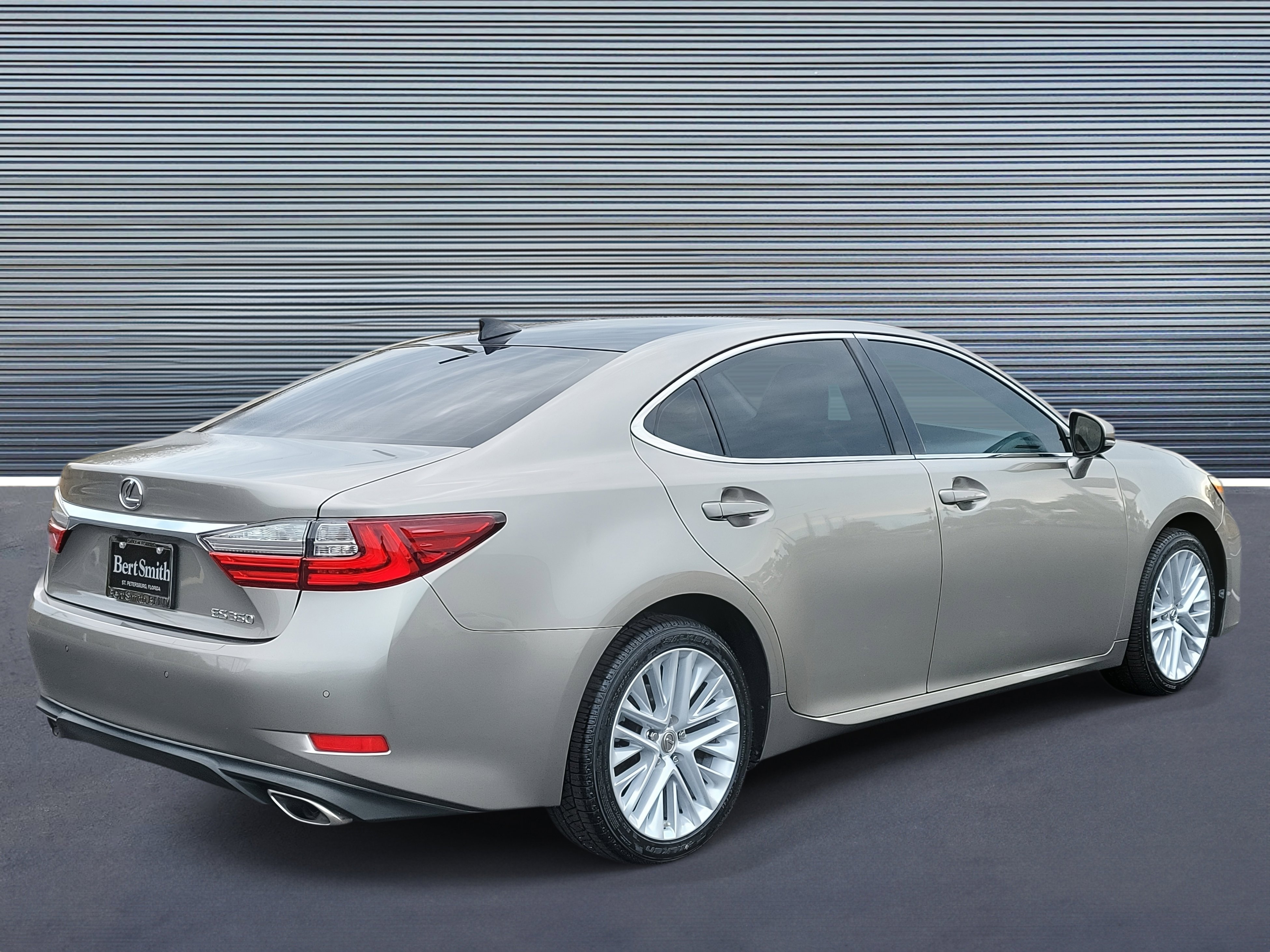 Used 2016 Lexus ES 350 w/ Ultra Luxury Package image 3