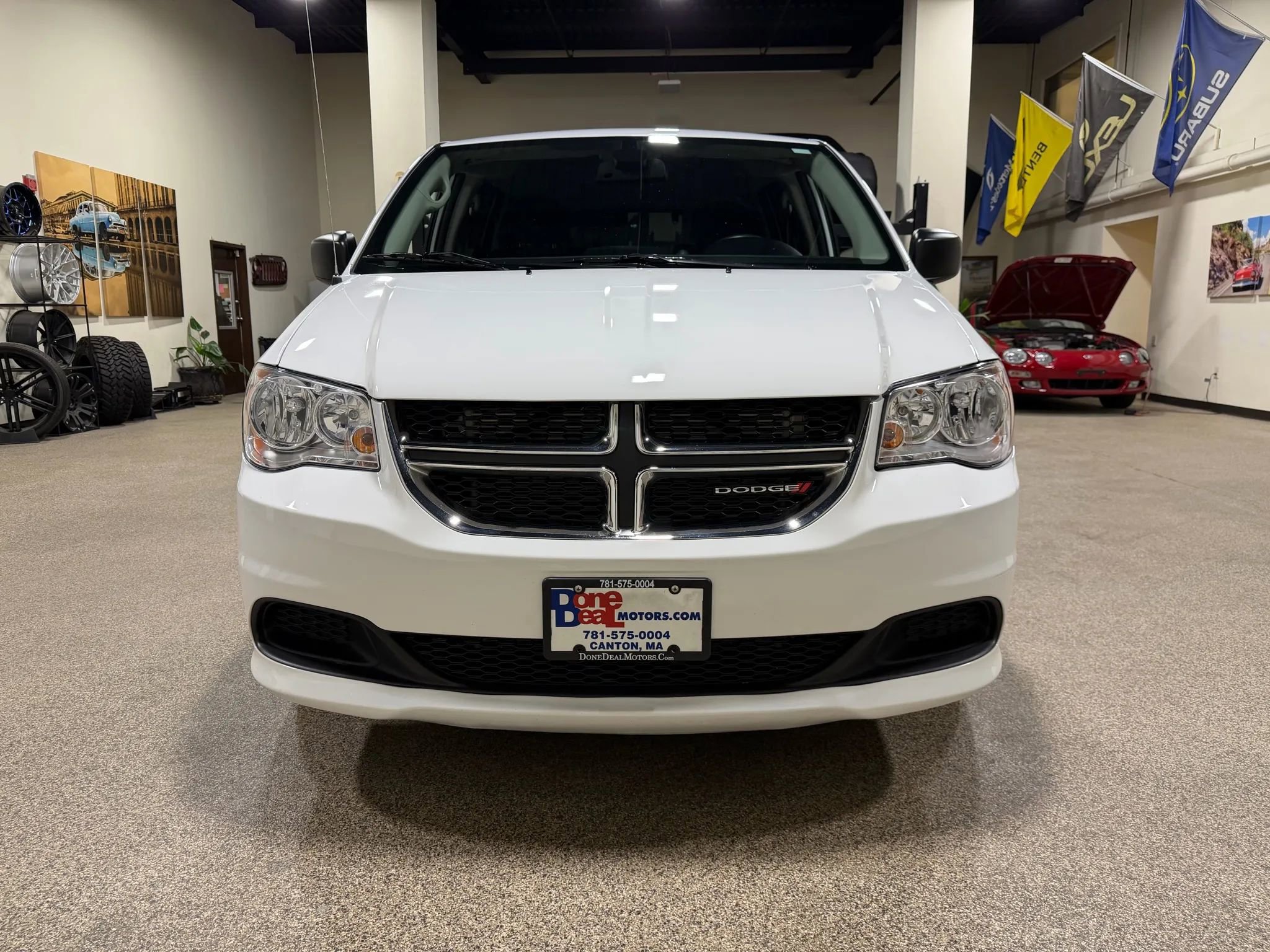 Used 2019 Dodge Grand Caravan SE image 3