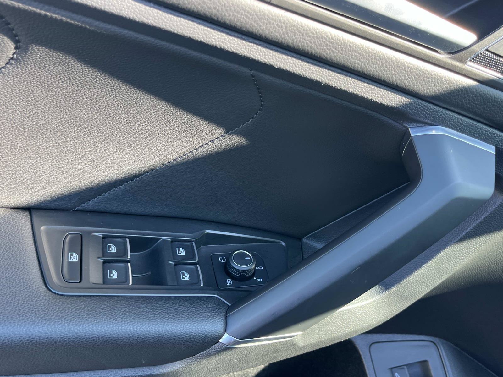 Used 2020 Volkswagen Tiguan SEL Premium R-Line AWD/4WD image 26