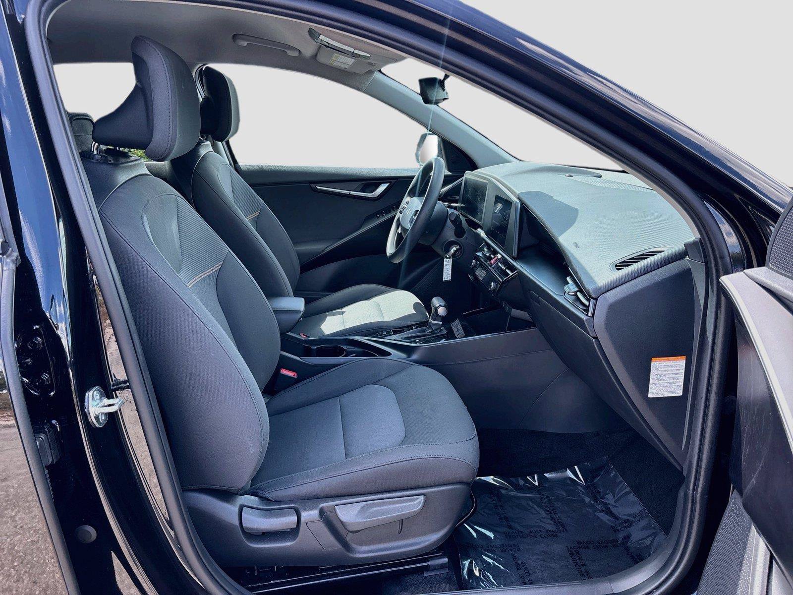 Used 2025 Kia Niro LX FWD image 25