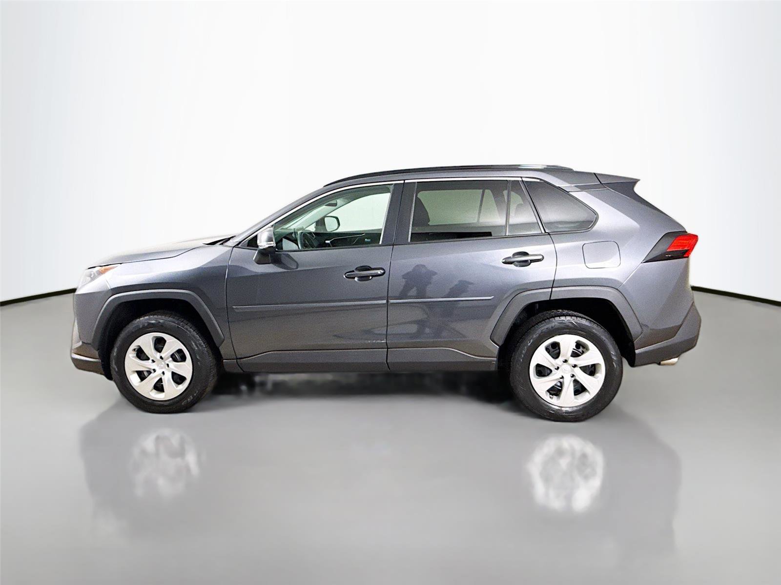 Used 2021 Toyota RAV4 LE image 8
