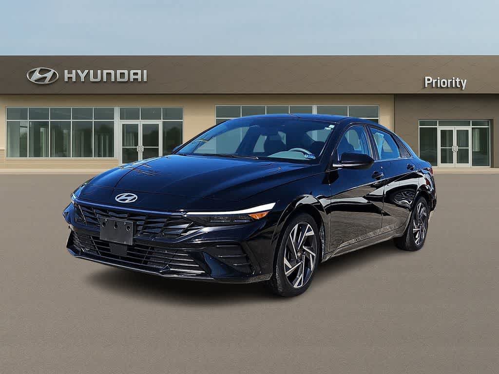 Used 2024 Hyundai Elantra SEL w/ Convenience Package