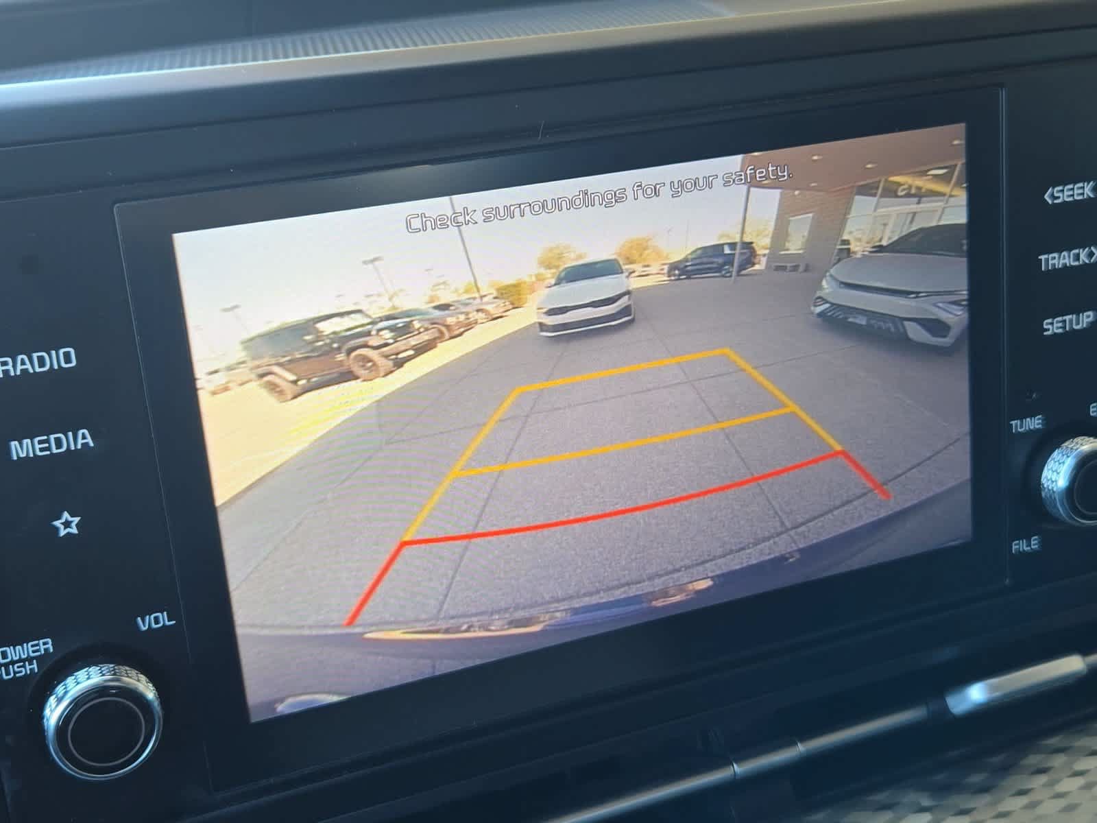 Used 2022 Kia Carnival LX FWD image 28