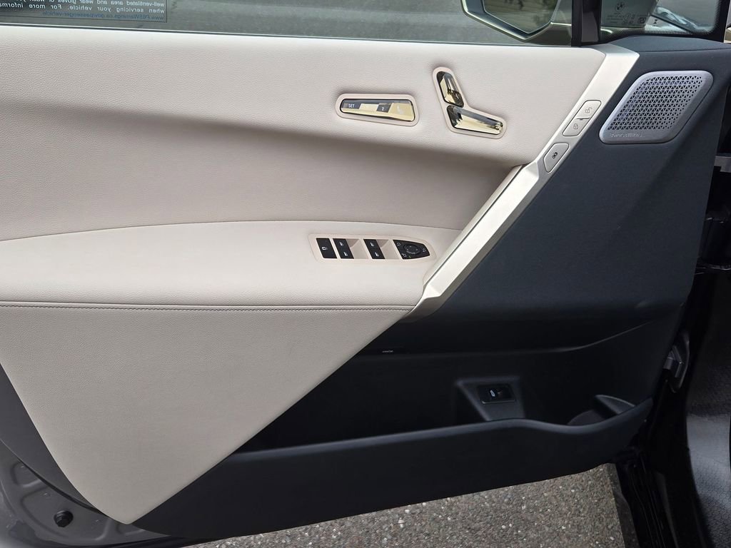 Used 2024 BMW iX M60 image 6