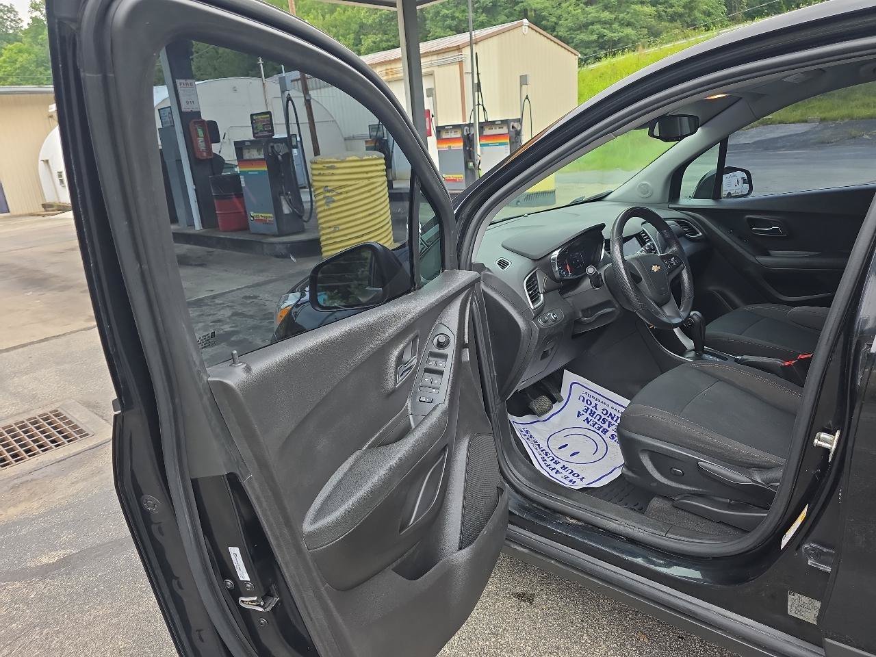 Used 2018 Chevrolet Trax LS FWD image 7
