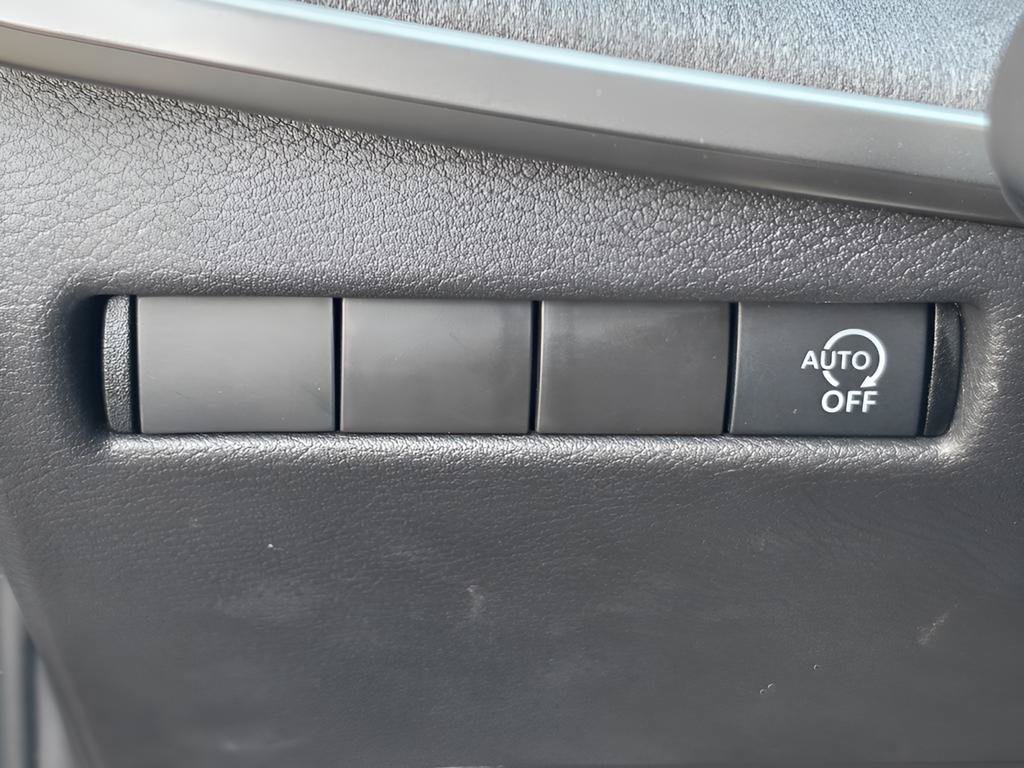 Used 2025 Nissan Kicks SV FWD image 19