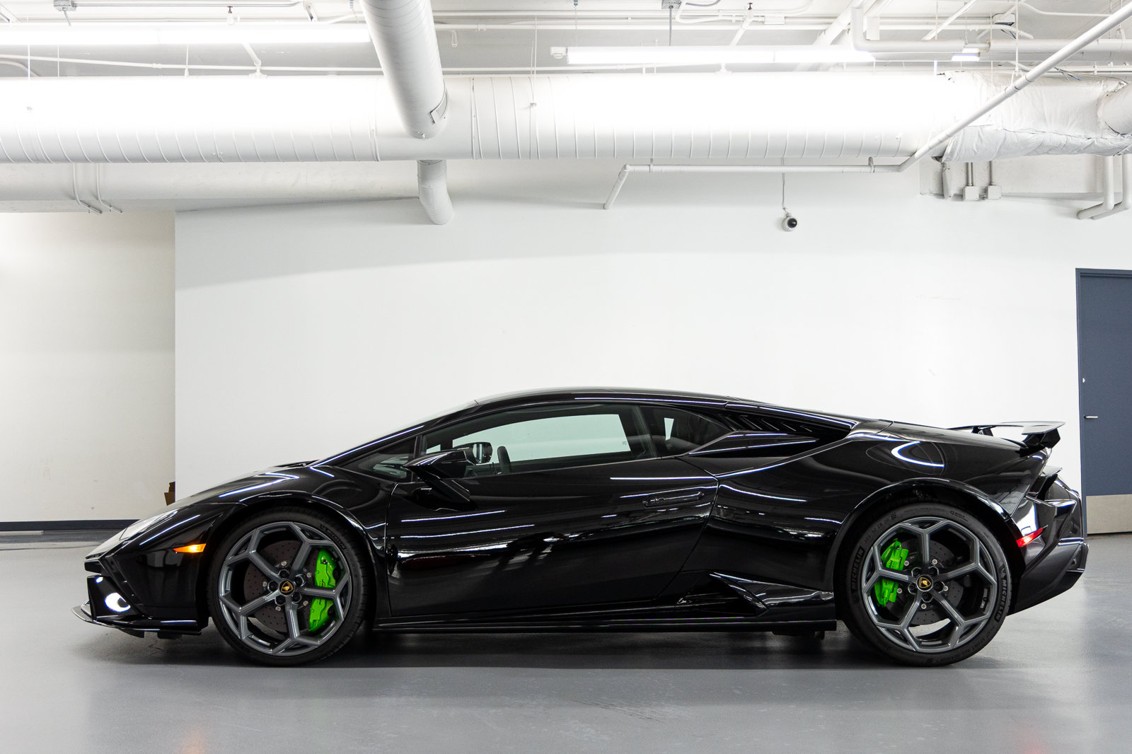 Used 2023 Lamborghini Huracan Tecnica RWD image 5