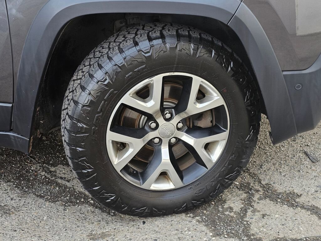 Used 2015 Jeep Cherokee Trailhawk w/ Comfort/Convenience Group image 10