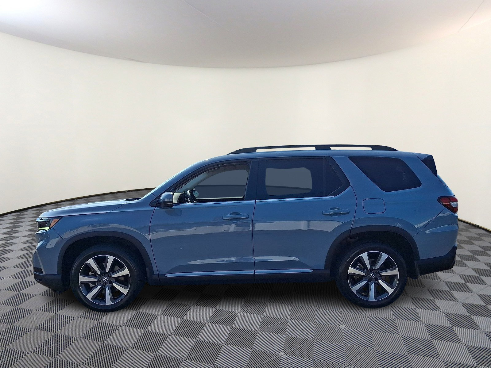 Used 2023 Honda Pilot Touring image 4