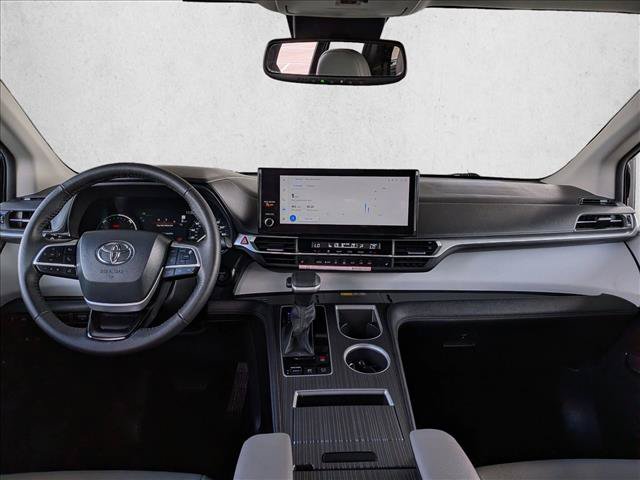 Certified 2026 Toyota Sienna XLE FWD image 21